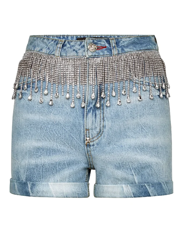 Refresh your wardrobe with stylish women’s outfits   Hot pants Fringe