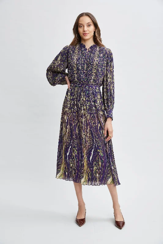 Dress to impress with elegant women’s wear   Paisley Midi Dress