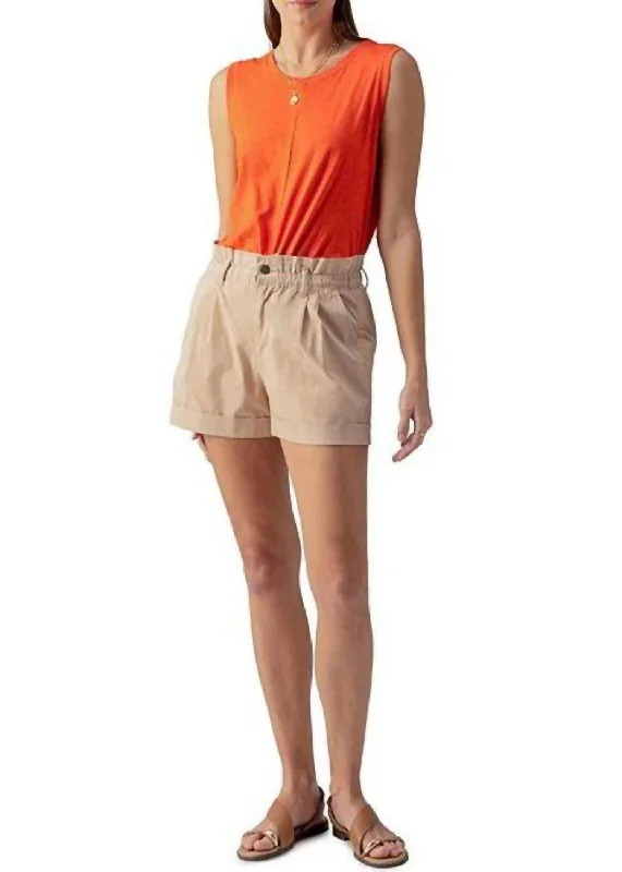 Iconic women’s outfits that never go out of style Elastic Waist Cuffed Short In Dark Sand Dollar Iconic women’s outfits that never go out of style Elastic Waist Cuffed Short In Dark Sand Dollar