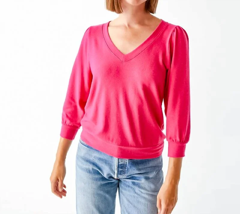 Look and feel your best in our women’s wear   Tam Sweatshirt In Dark Voltage
