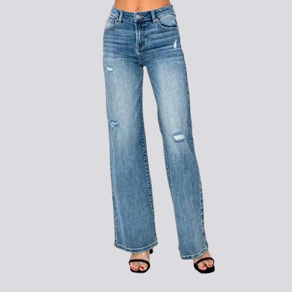 Create a timeless wardrobe with fashionable pieces   Wide-leg women's mid-waist jeans